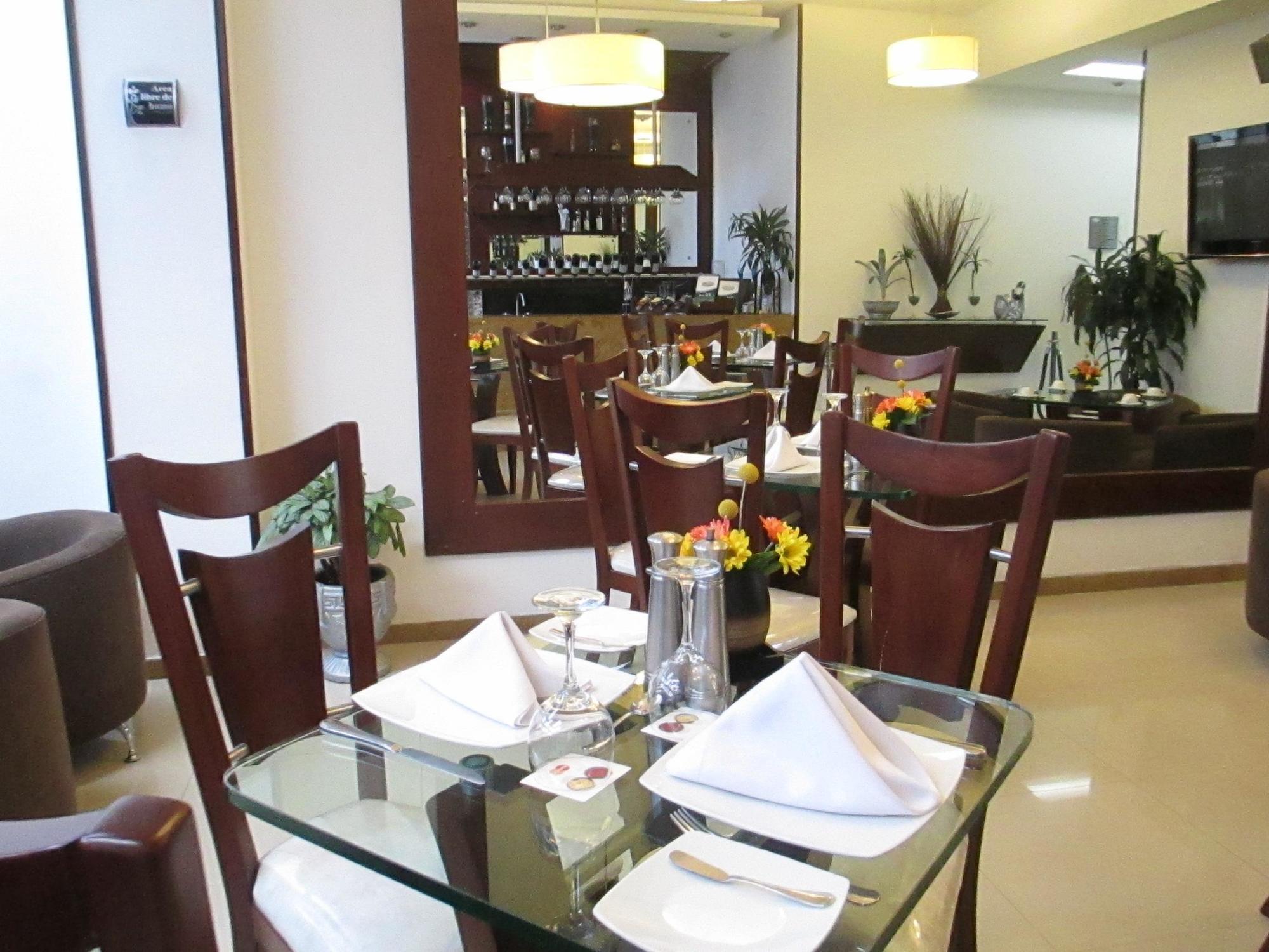 Hotel Platinum Suite โบโกตา ภายนอก รูปภาพ